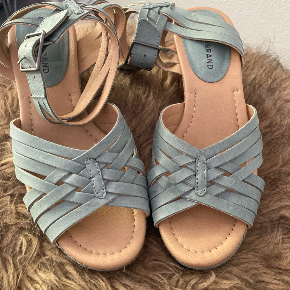 Baby blue GENUINE ALL leather sandals Size~8 BRAND NEW